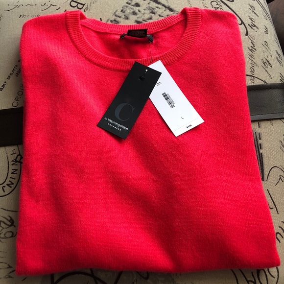 New C by Bloomingdales Women’s Cashmere Sweater NWT New C by Bloomingdales Women’s Cashmere Sweater NWT